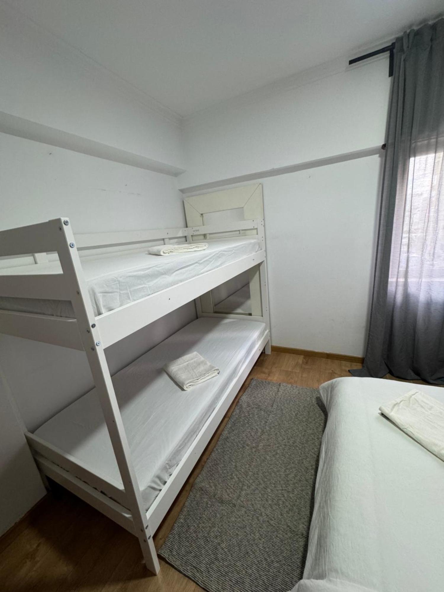 Airport And Bus Station Home Lisbon Room photo