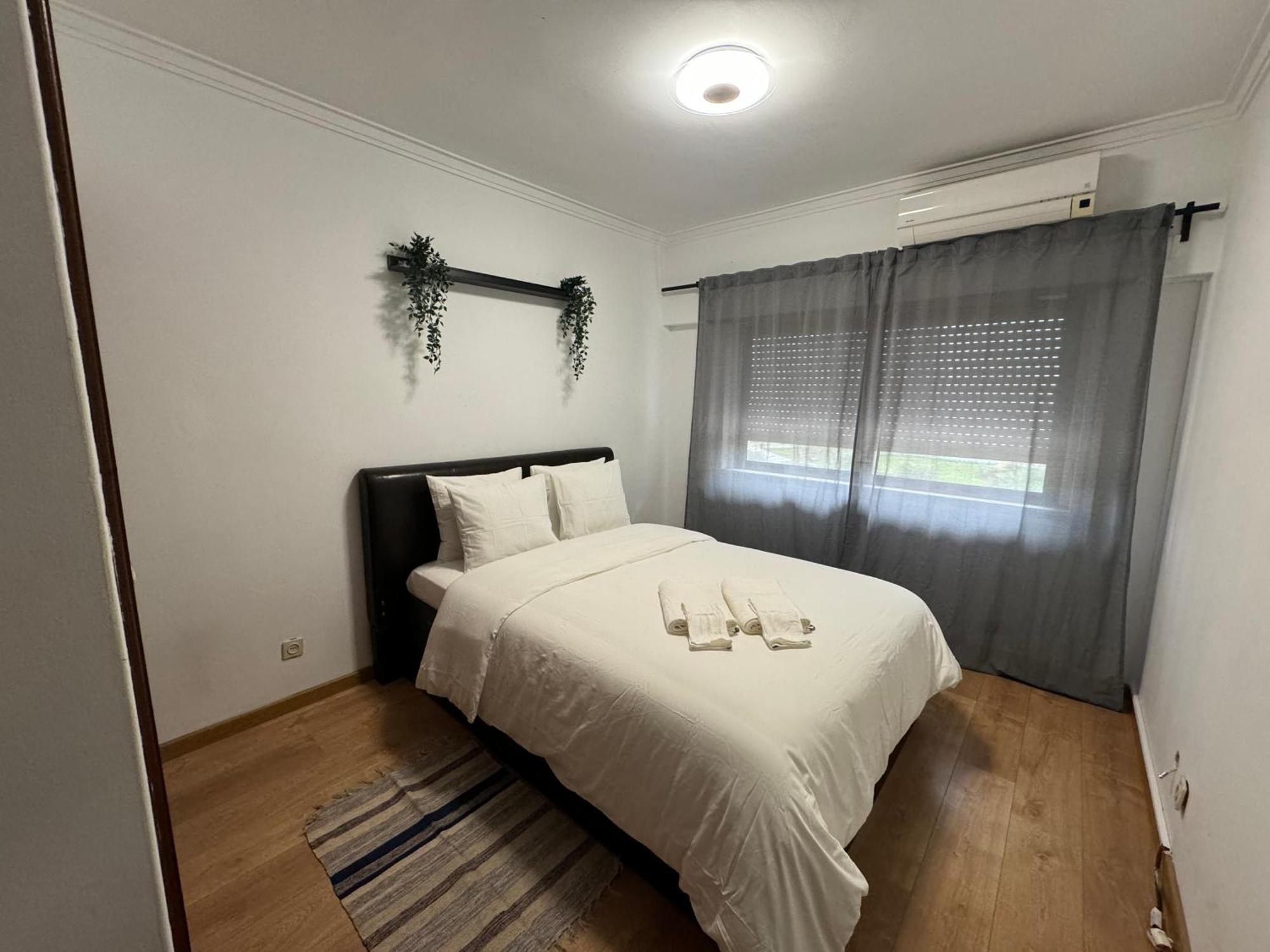 Airport And Bus Station Home Lisbon Room photo